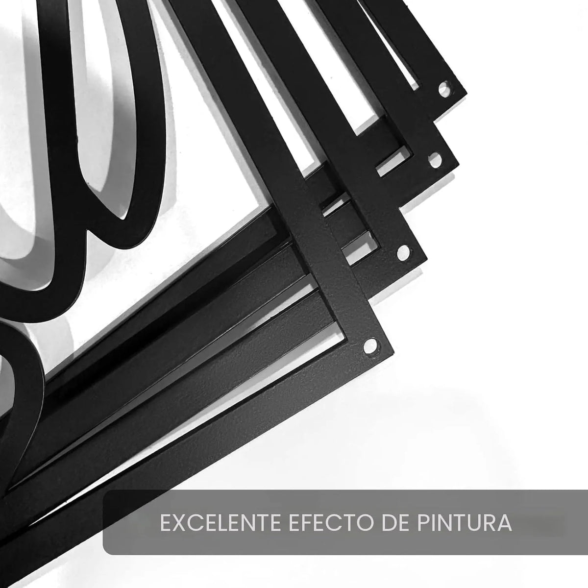 Acabado premium en negro mate sobre la lámina de acero