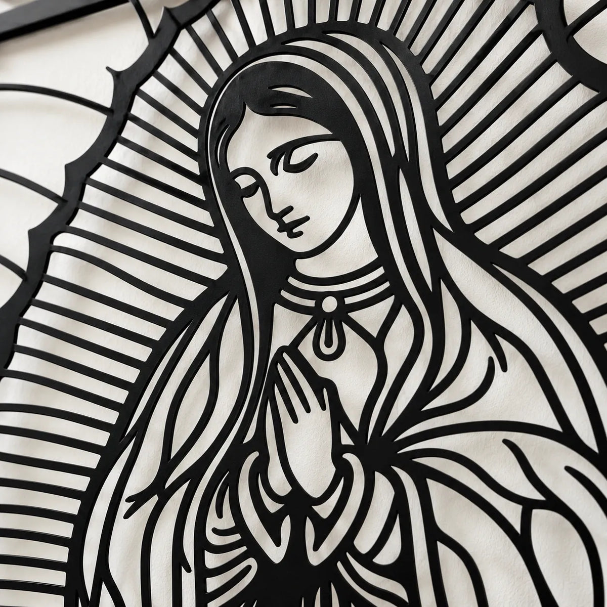 Detalle del corte láser de la Virgen de Guadalupe